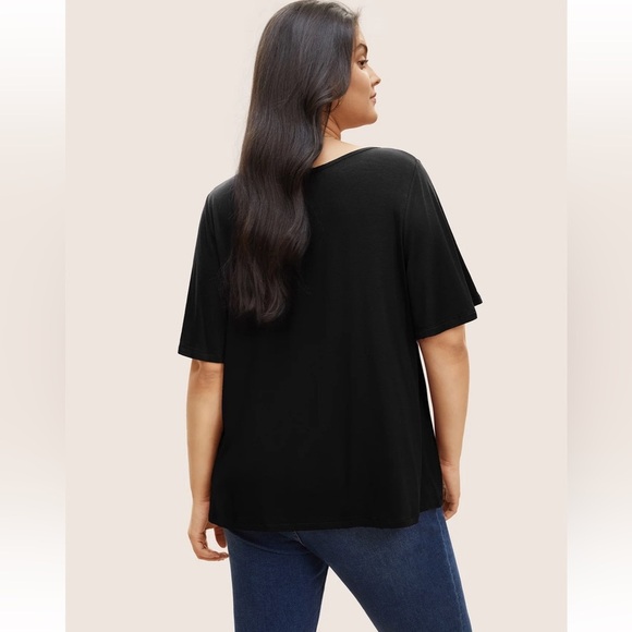 BloomChic Plus Size Supersoft Essentials Twist Front Asymmetrical Neck T-shirt - Picture 3 of 5